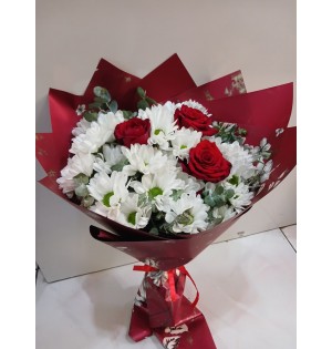 3 Gül ve Papatyalar